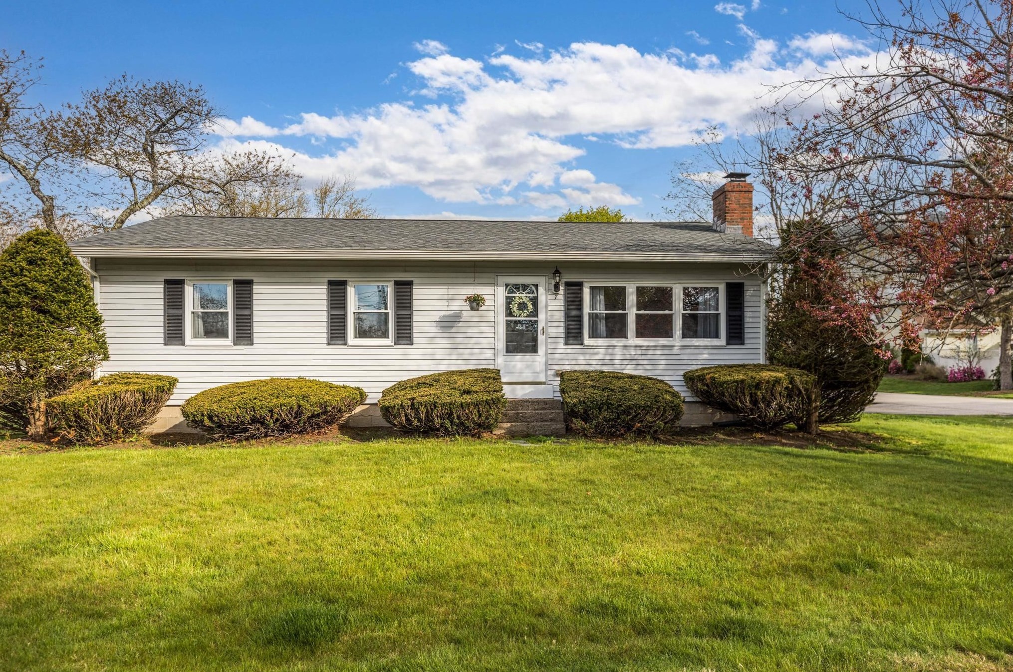 7 Gray Ave, Hampton, NH 03842 exterior