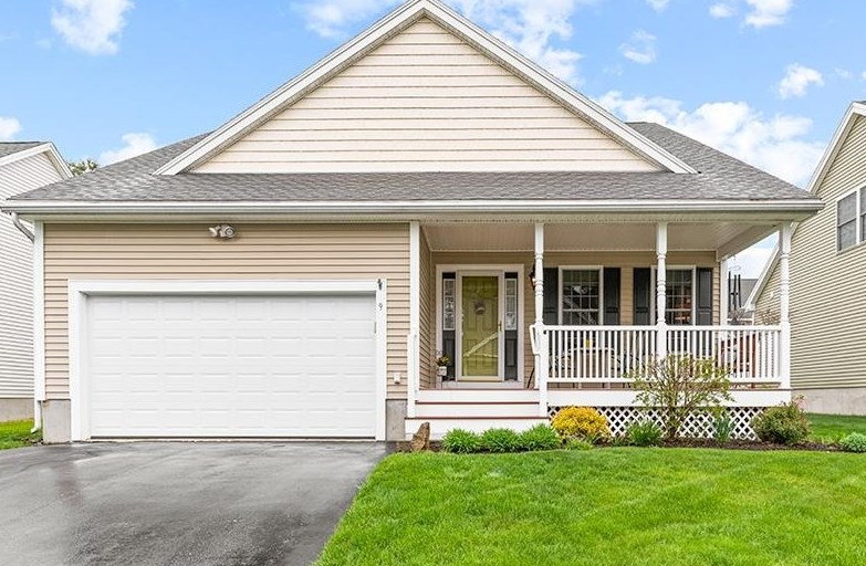 9 Lantern Ln, Rochester, NH 03868-8828