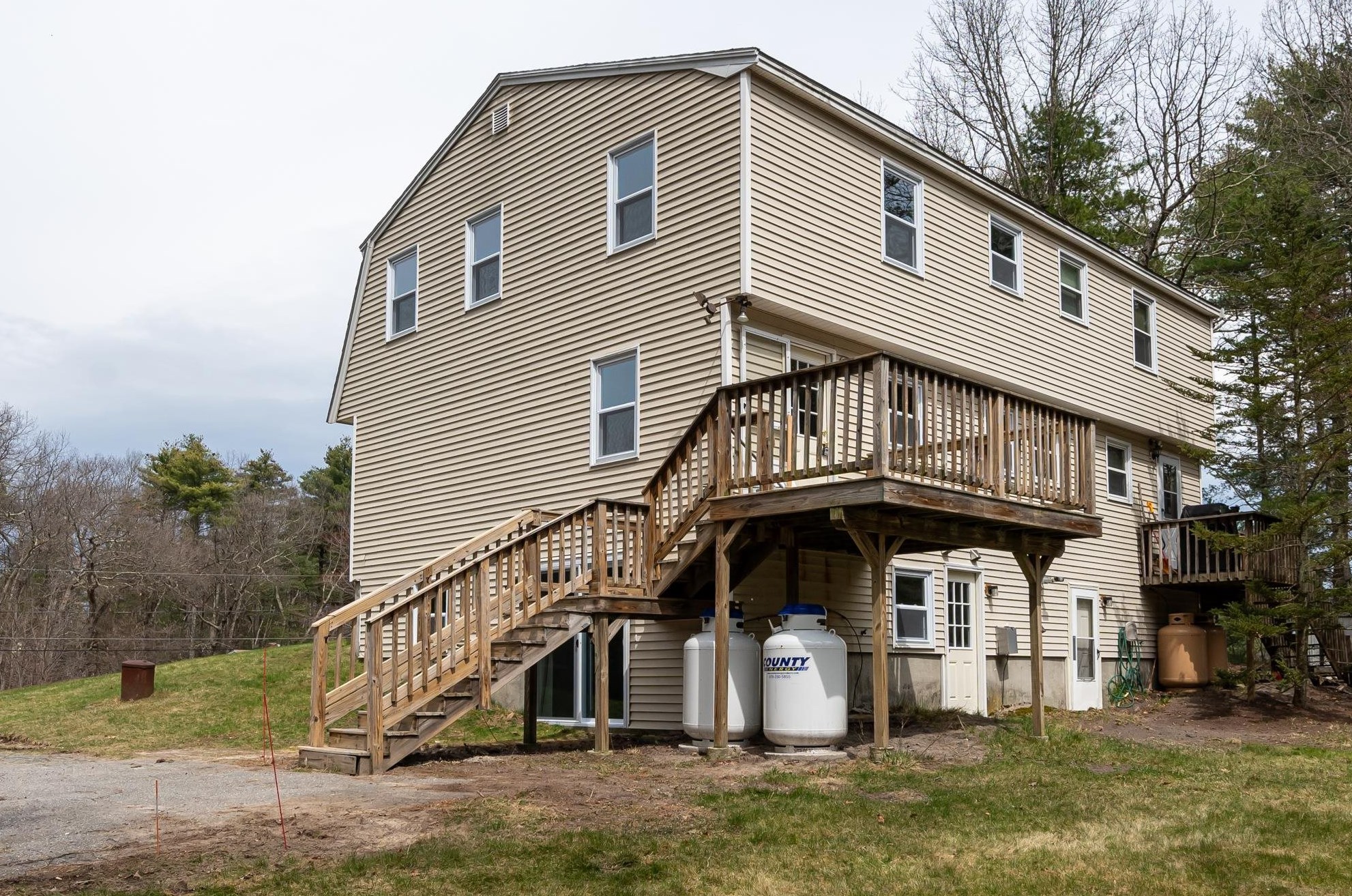 152 Porcupine Cir, Salem NH  03079-2868 exterior