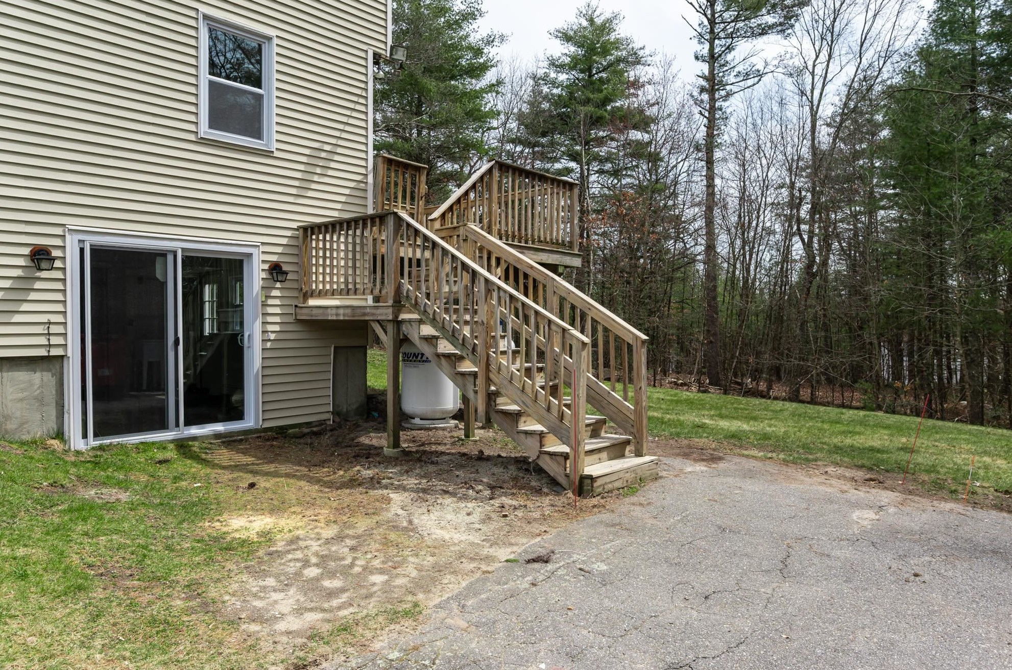 152 Porcupine Cir, Salem NH  03079-2868 exterior