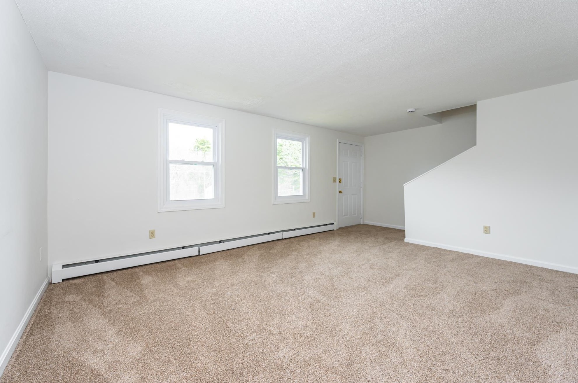152 Porcupine Cir, Salem NH  03079-2868 exterior