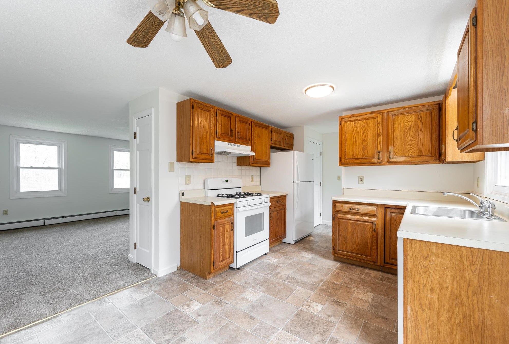 152 Porcupine Cir, Salem NH  03079-2868 exterior
