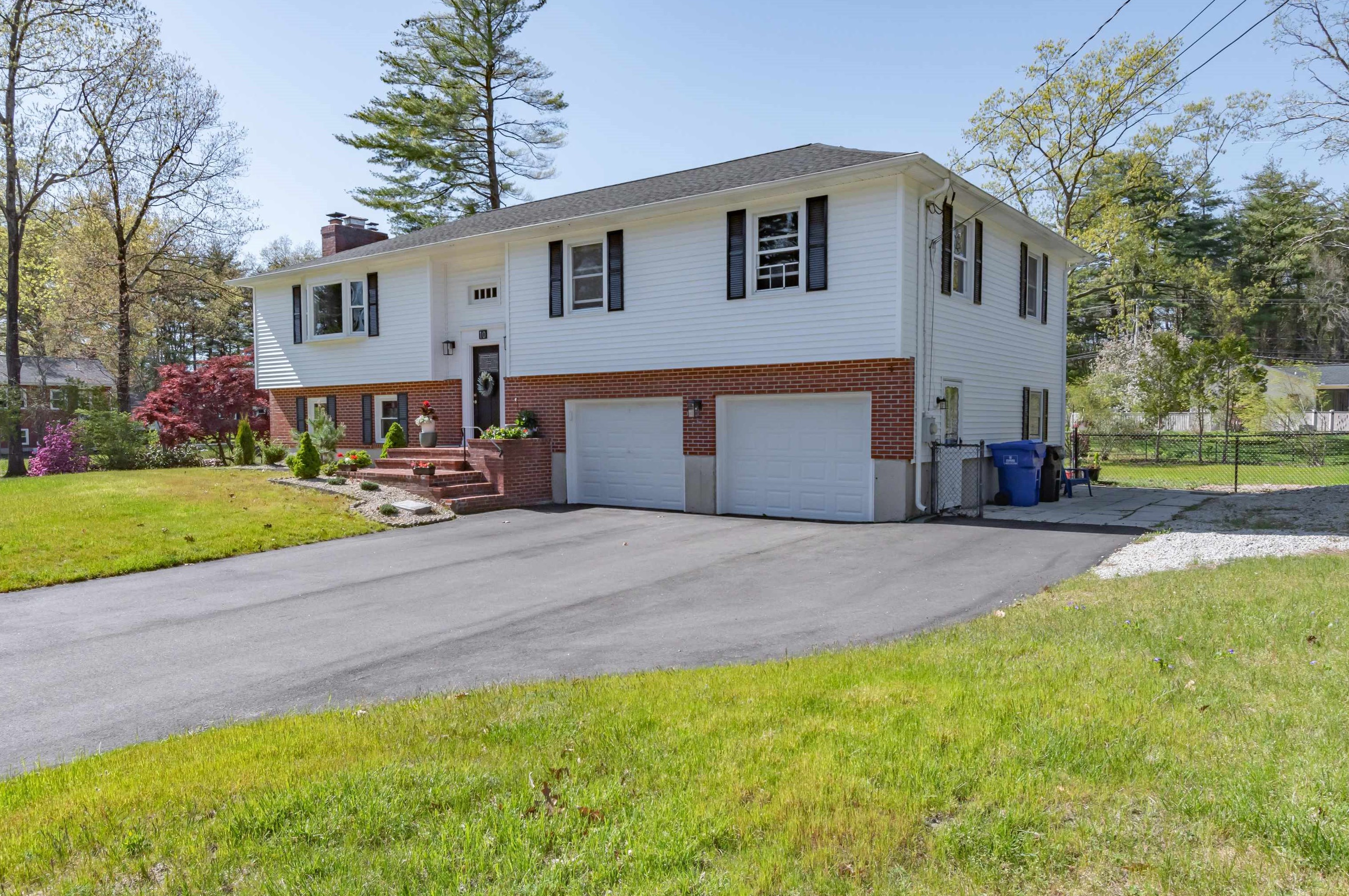 10 Meadowlark Dr, Hudson, NH 03051-3330
