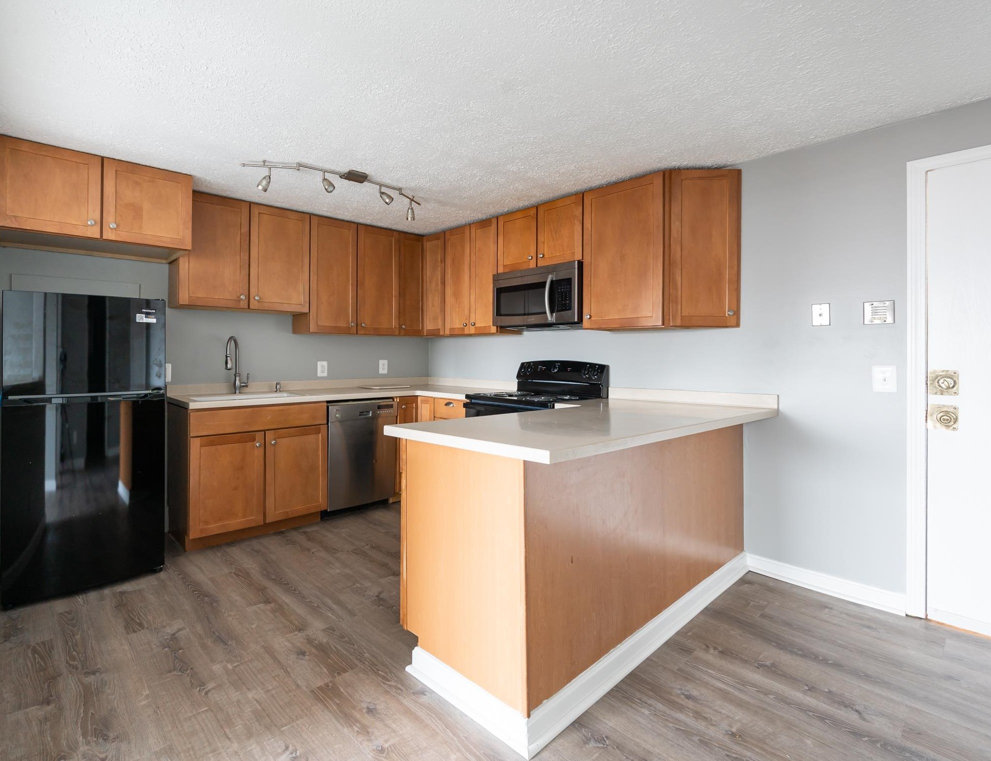 545 Calef Rd #15, Manchester, NH 03103