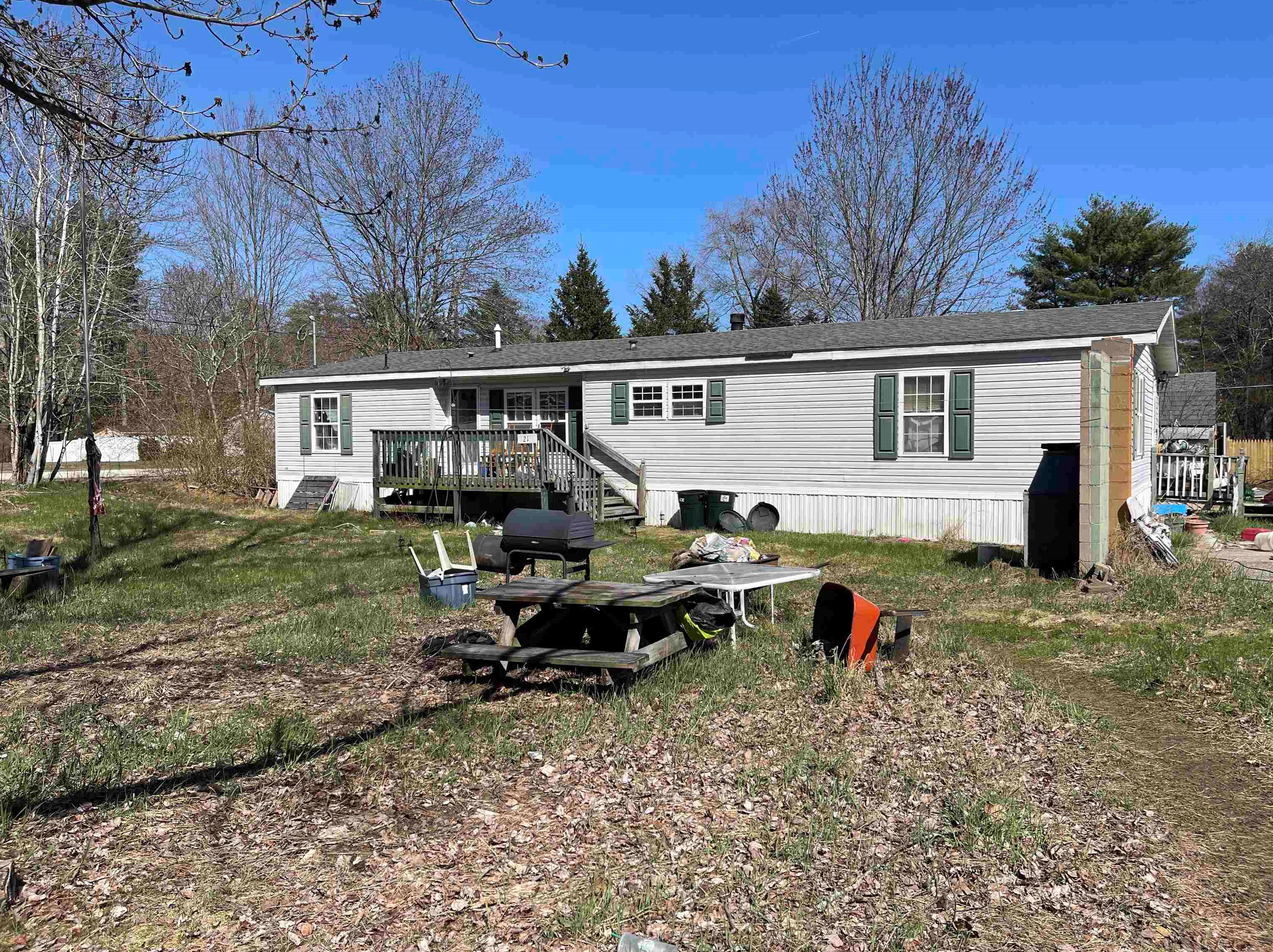 21 Essex Dr, Raymond, NH 03077