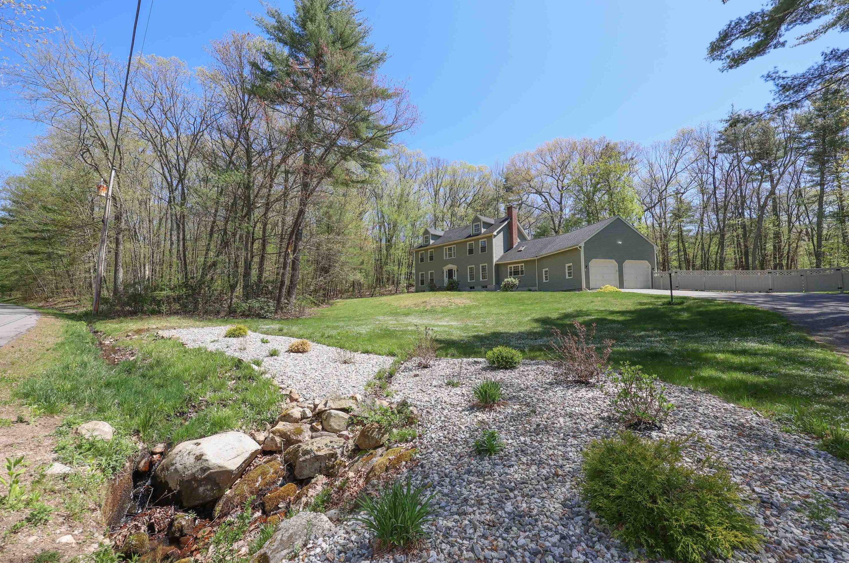 36 Hansom Dr, Merrimack, NH 03054 exterior
