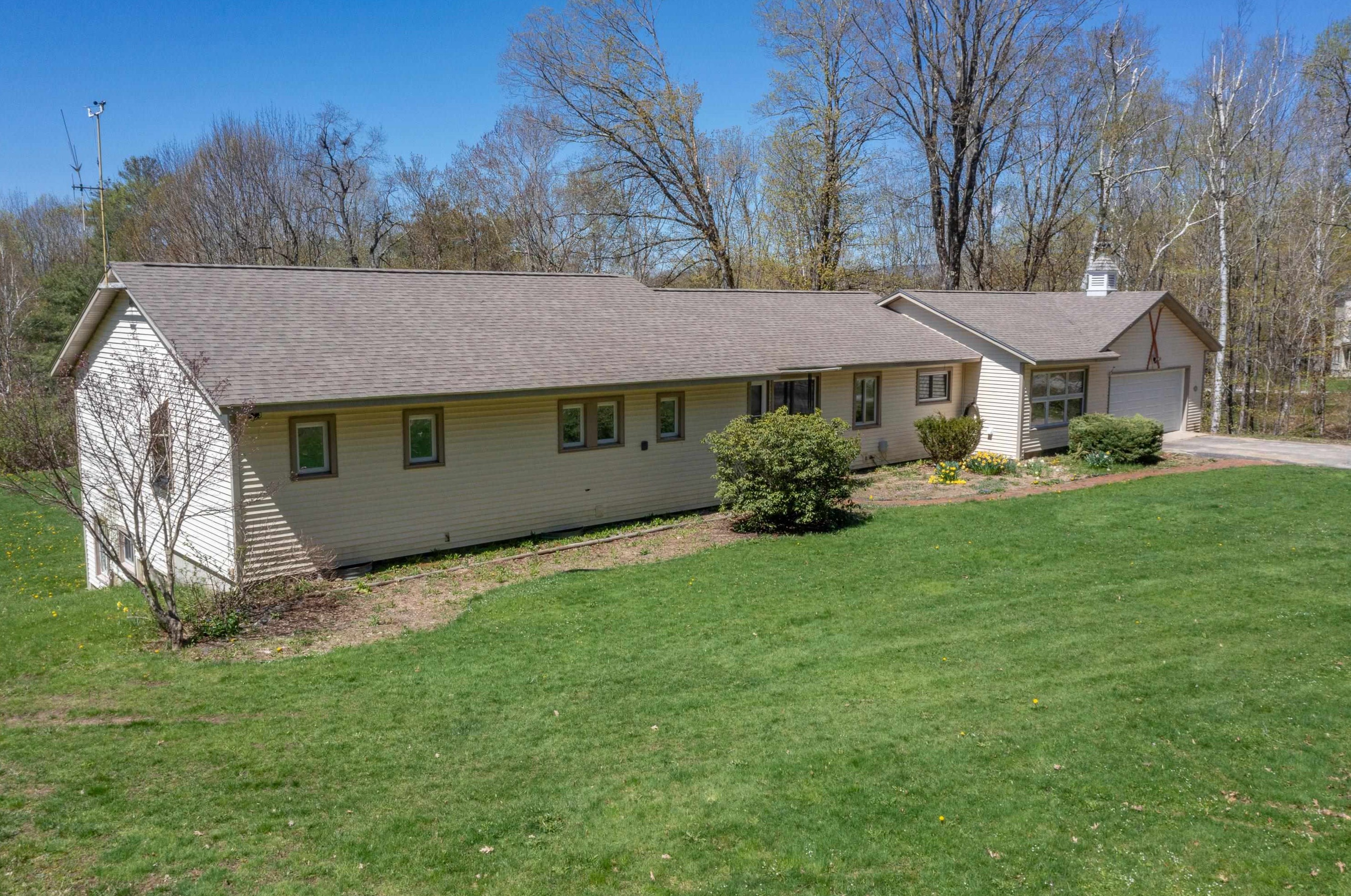 325 Smith Rd, Holderness, NH 03245-5155