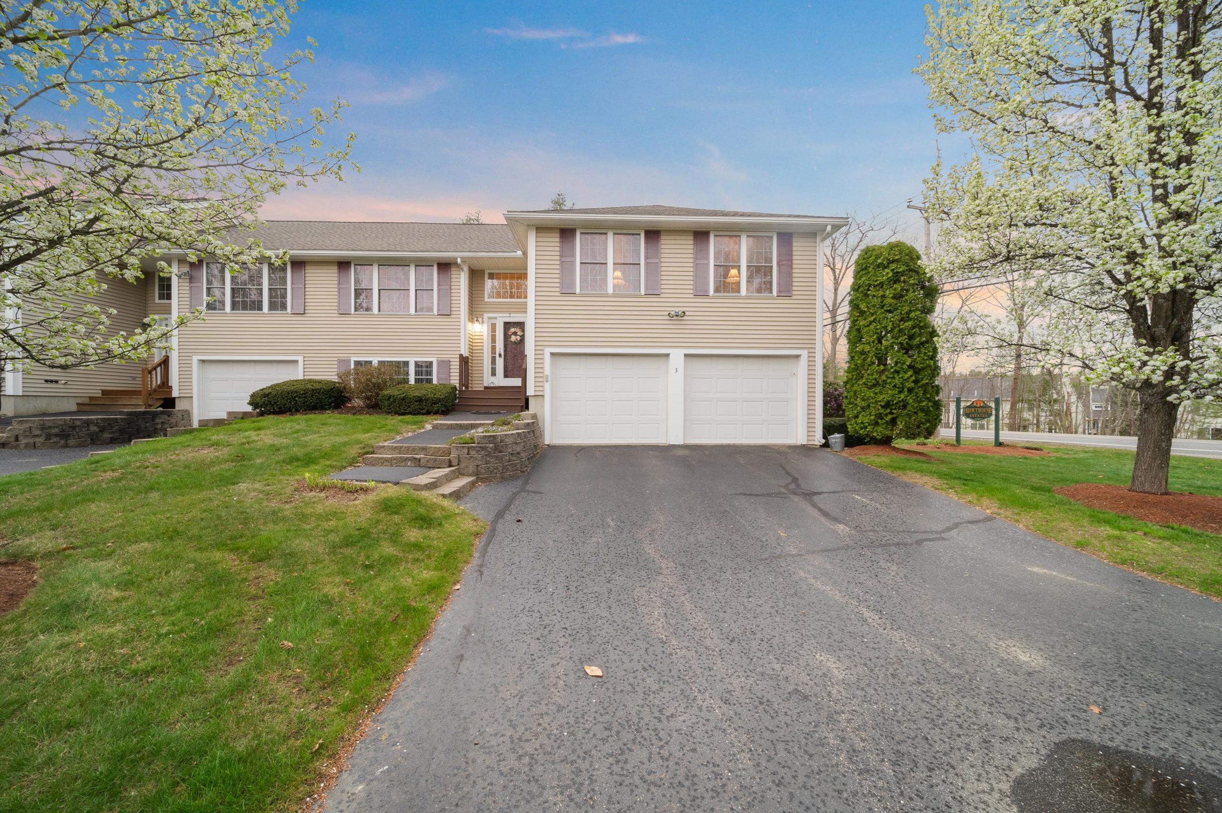 3 Nathaniel Dr, Raymond, NH 03077-2652