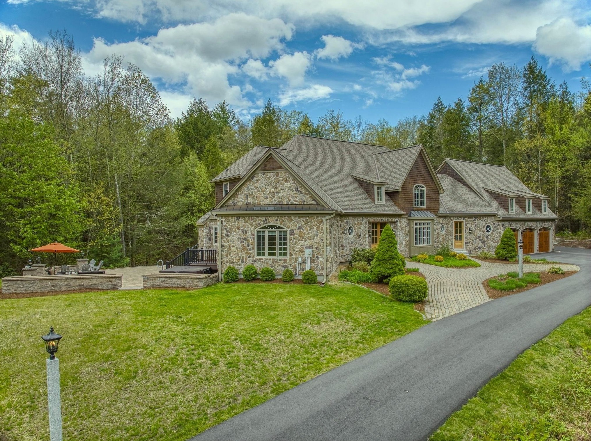 109 Brick Mill Rd, Manchester, NH 03110-5155