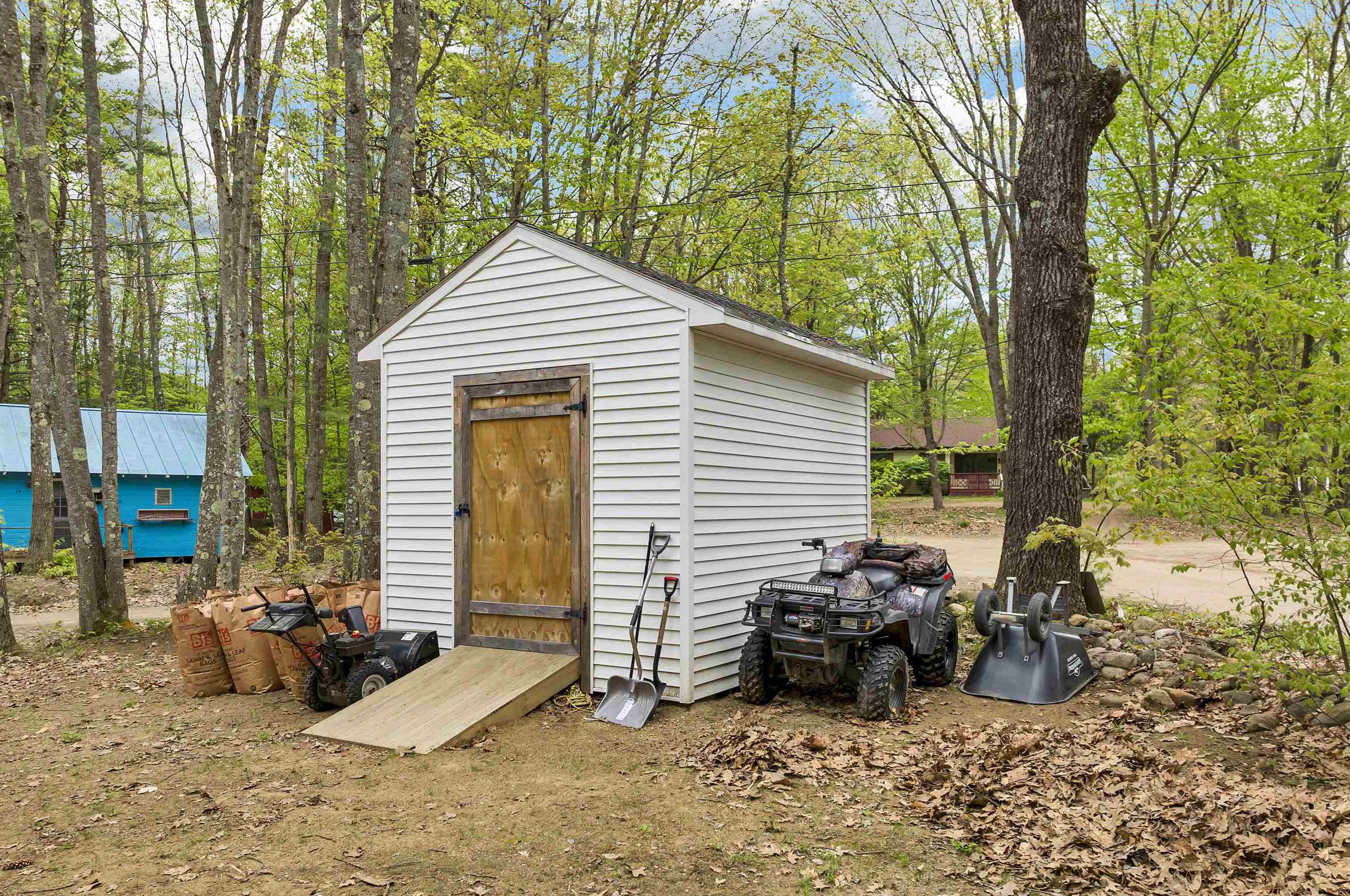 21 Canterbury Shore Dr, Canterbury NH  03224-2707 exterior