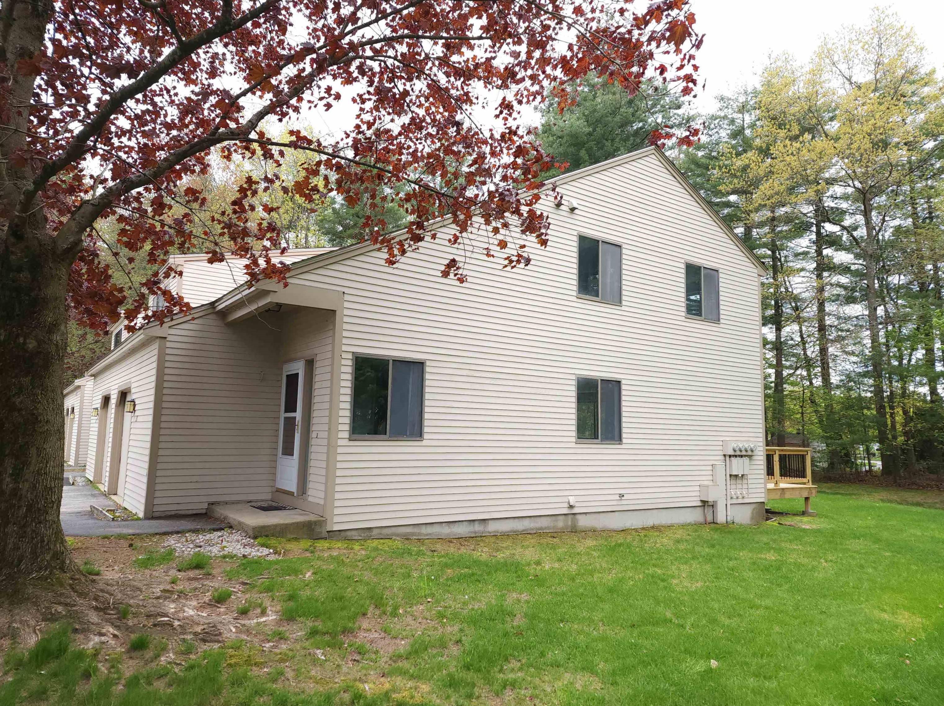 211 Indian Rock Rd, Merrimack, NH 03054 exterior