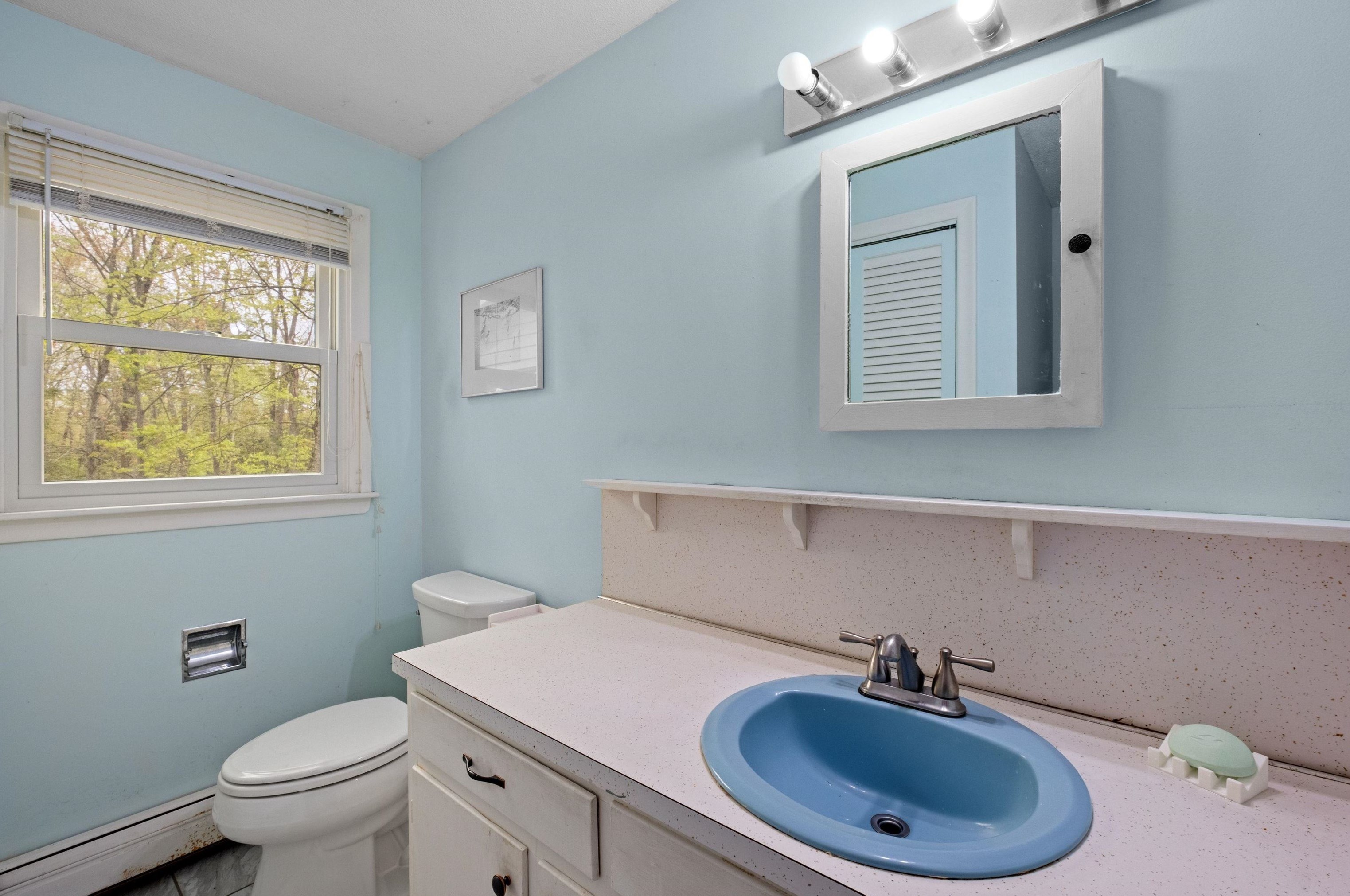 12 Surrey Dr, Concord NH 03304 exterior