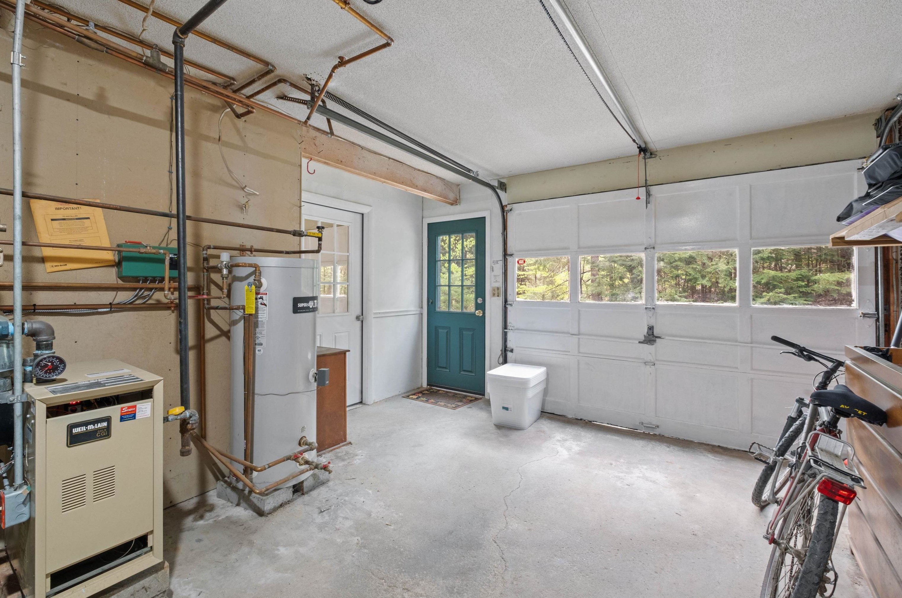 12 Surrey Dr, Concord NH 03304 exterior