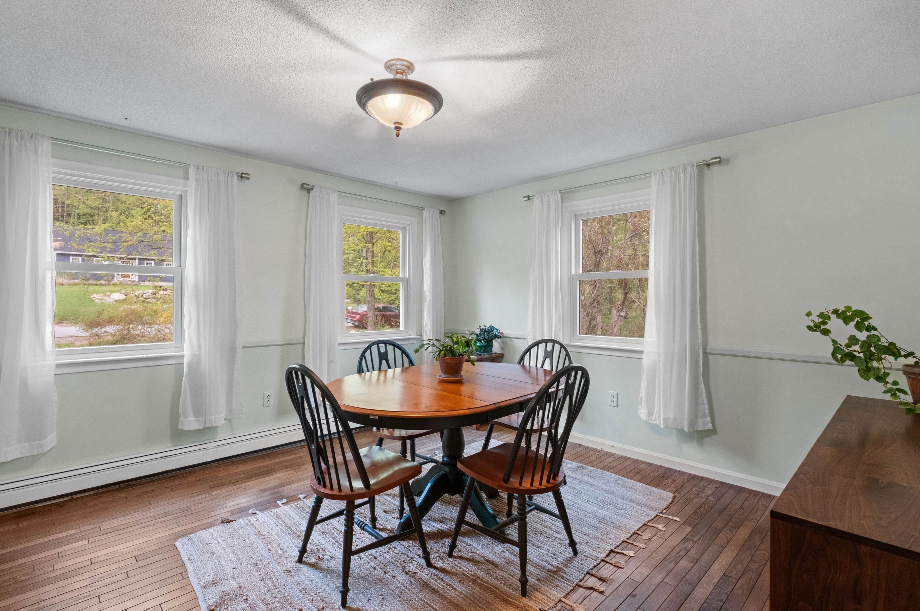 12 Surrey Dr, Concord NH 03304 exterior