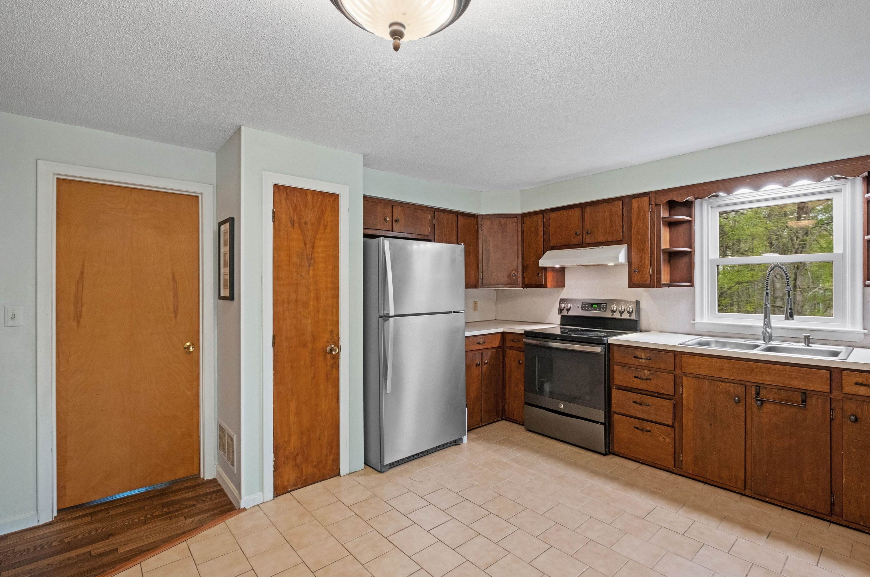 12 Surrey Dr, Concord NH 03304 exterior