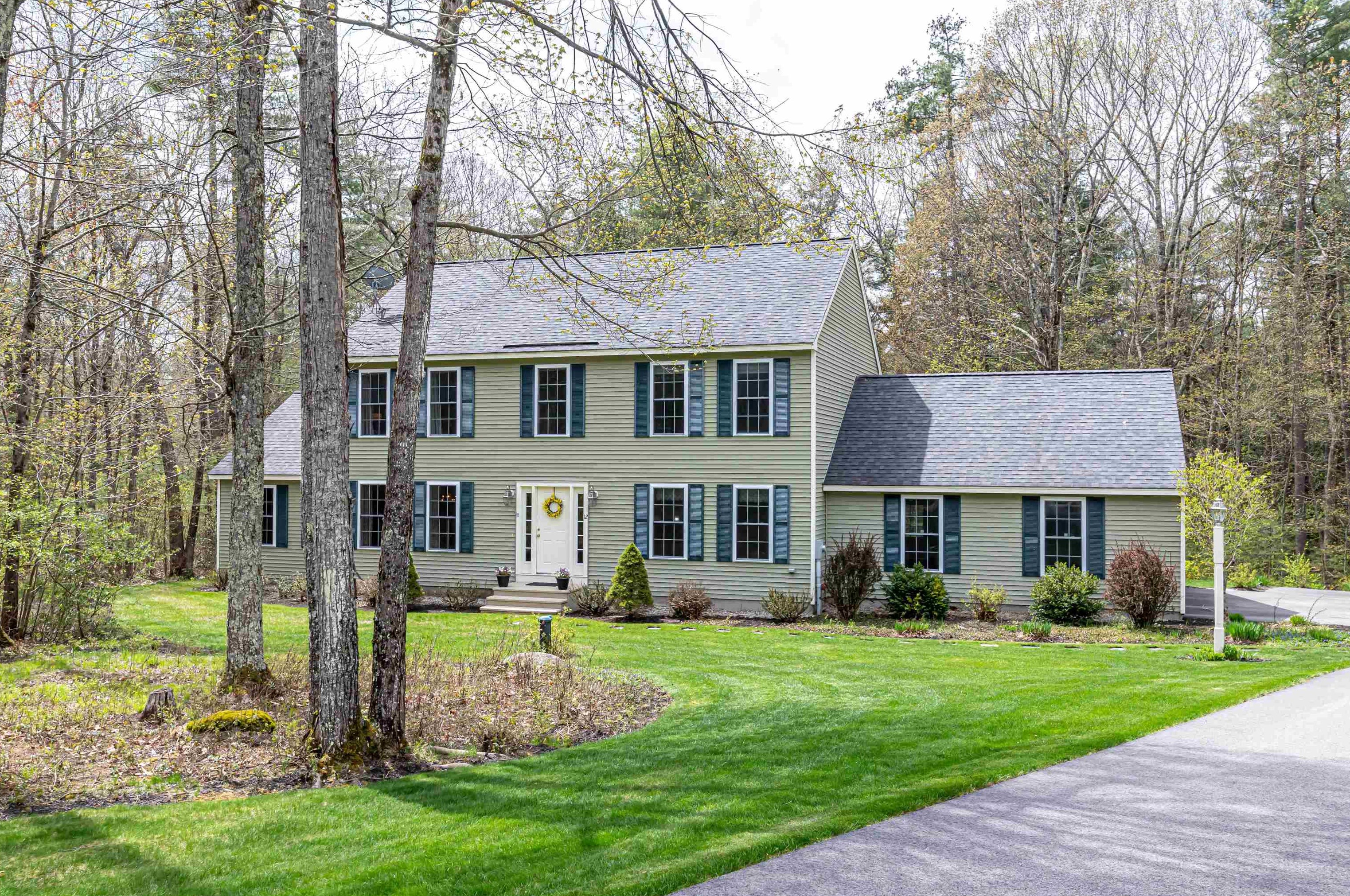 12 Jefts Dr, Brookline, NH 03033