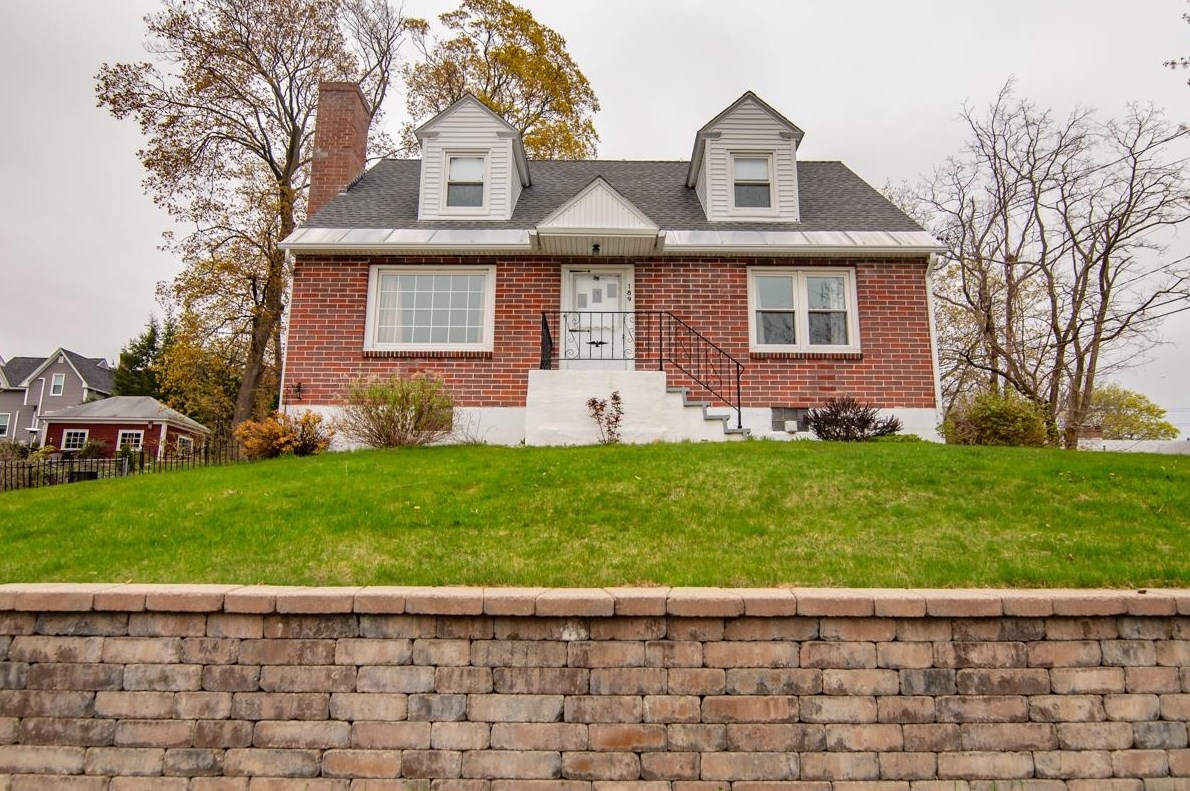 189 Russell St, Manchester, NH 03104-3772