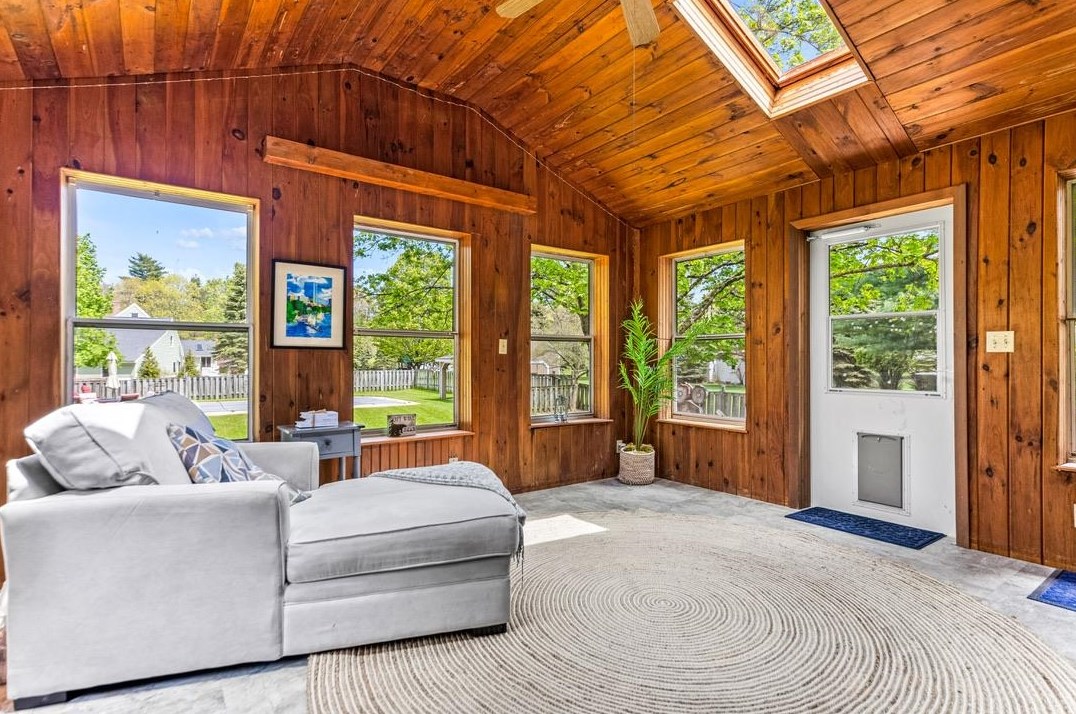 3 Bald Hl Rd, Newmarket NH  03857-2135 exterior