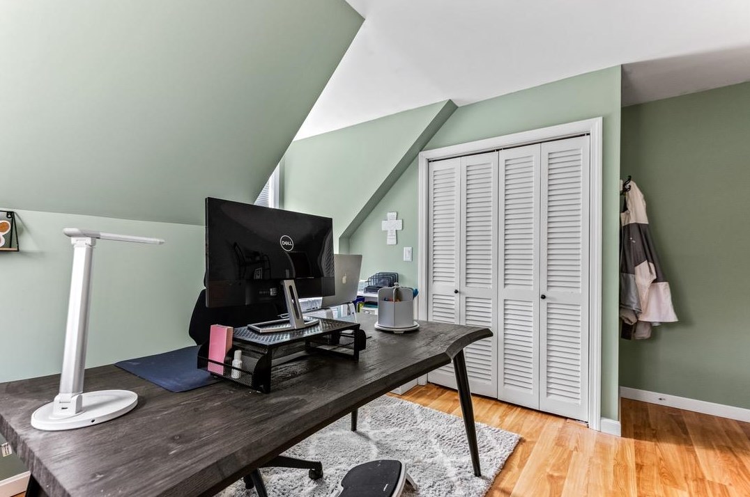 3 Bald Hl Rd, Newmarket NH  03857-2135 exterior