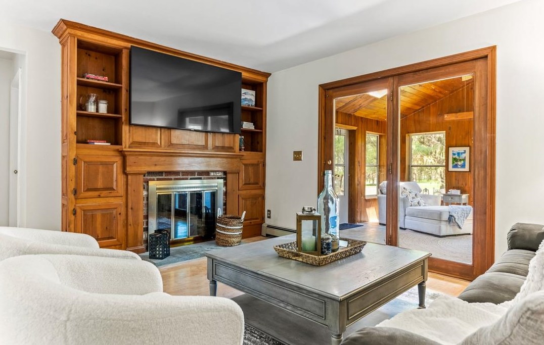 3 Bald Hl Rd, Newmarket NH  03857-2135 exterior