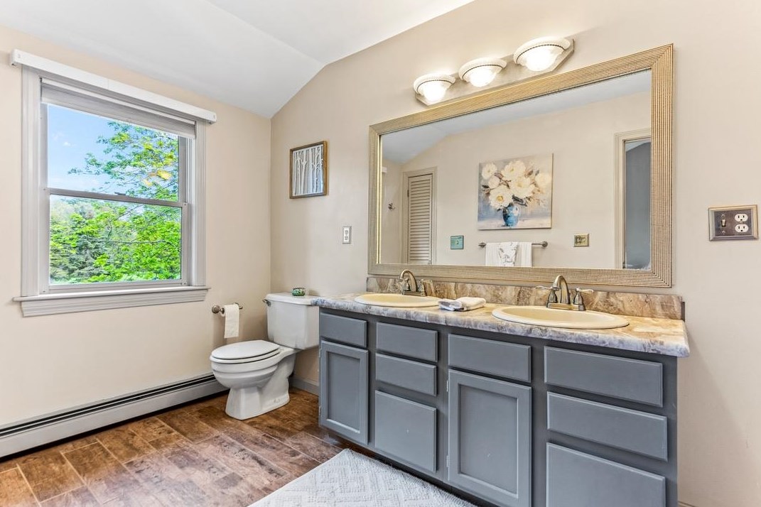 3 Bald Hl Rd, Newmarket NH  03857-2135 exterior