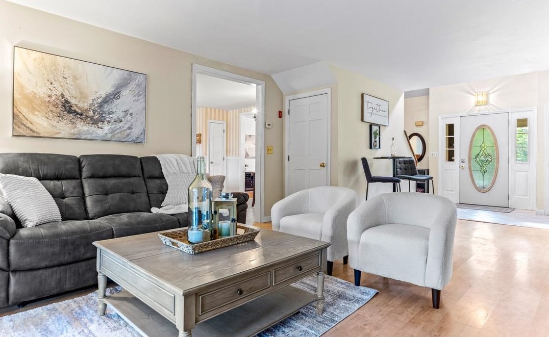 3 Bald Hill Rd, Newmarket NH  03857-2136 exterior