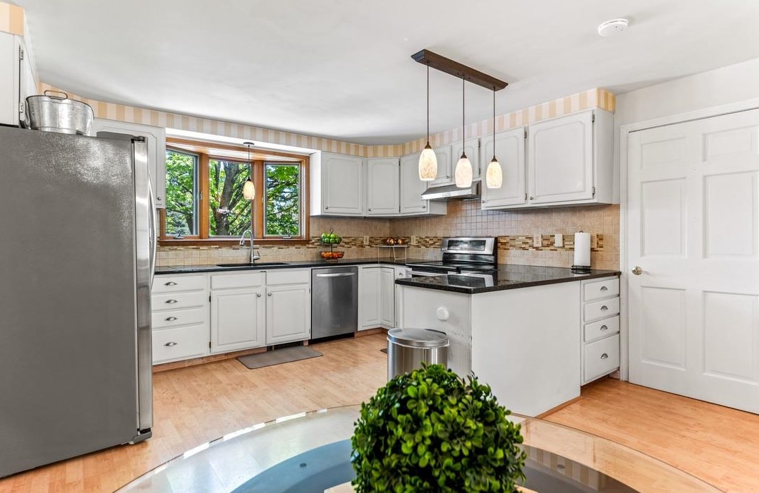 3 Bald Hl Rd, Newmarket NH  03857-2135 exterior