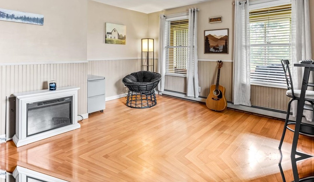 3 Bald Hl Rd, Newmarket NH  03857-2135 exterior