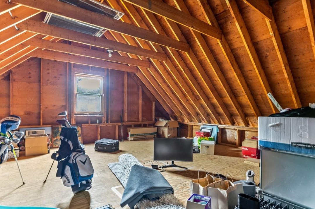 3 Bald Hl Rd, Newmarket NH  03857-2135 exterior