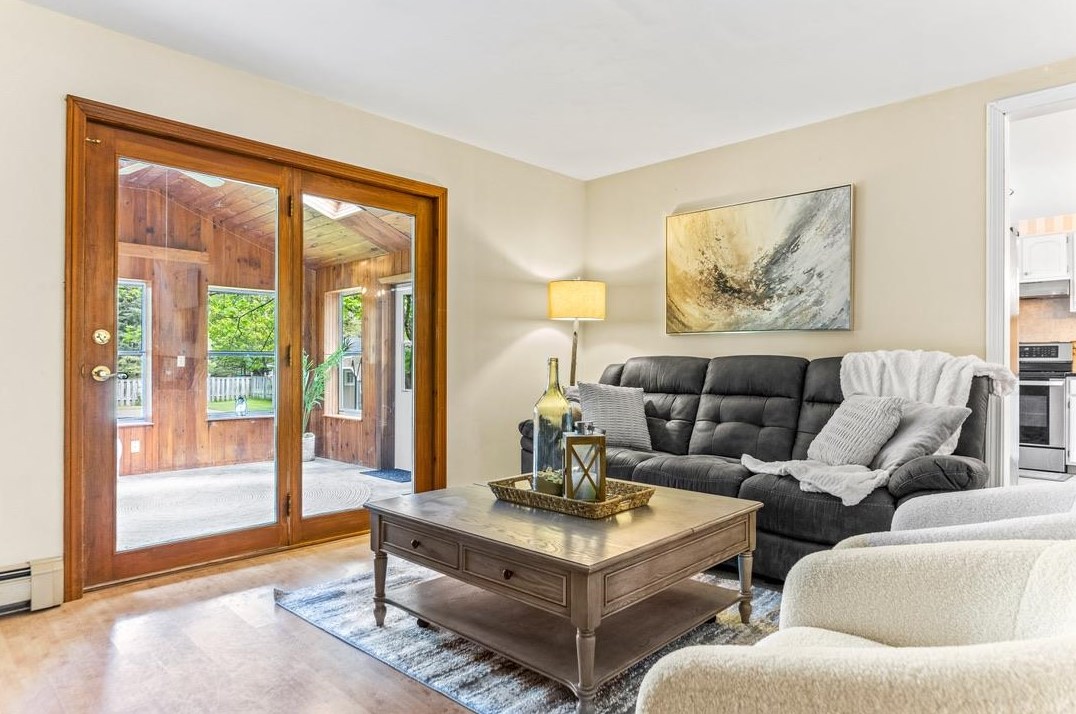 3 Bald Hl Rd, Newmarket NH  03857-2135 exterior