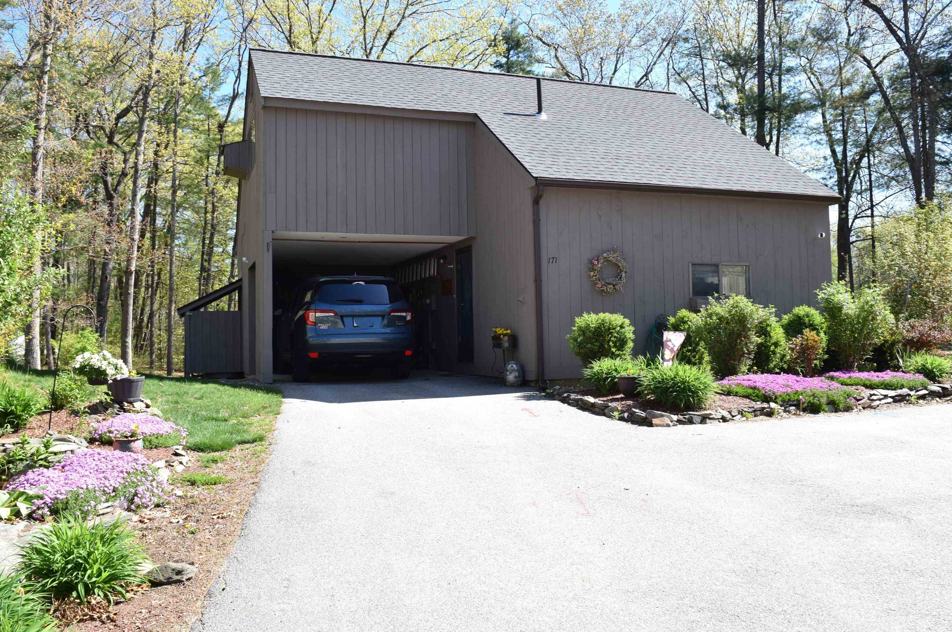 111 Coburn Ave, Nashua NH  03063-2807 exterior