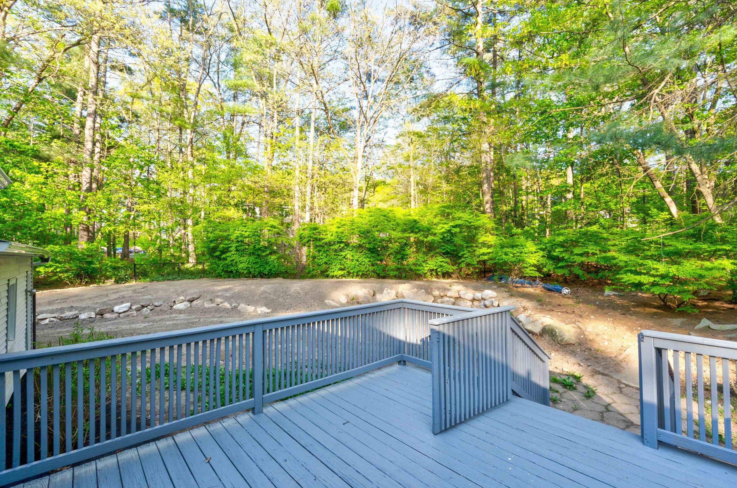 32 Valleyview Dr, Merrimack NH  03054-3103 exterior