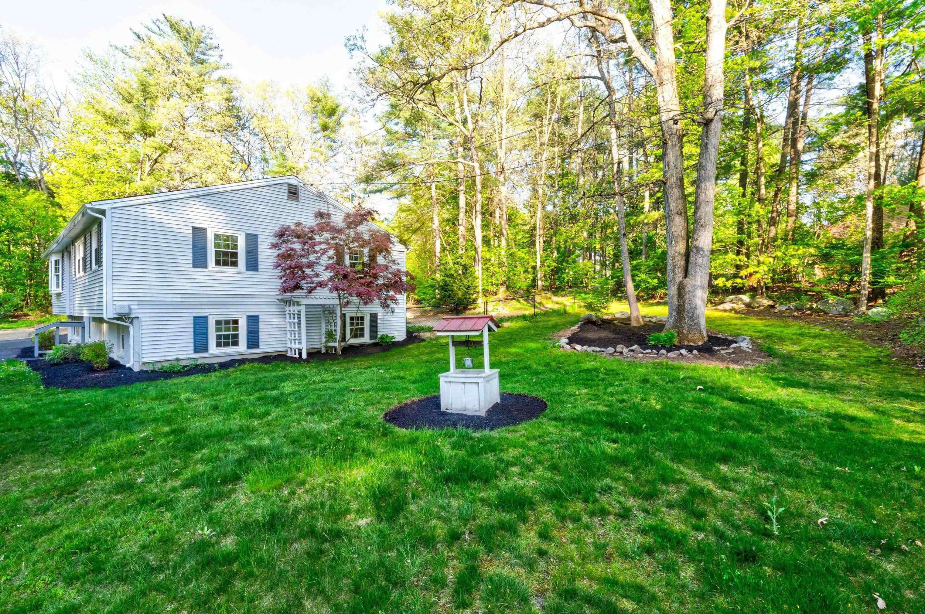 32 Valleyview Dr, Merrimack NH  03054-3103 exterior
