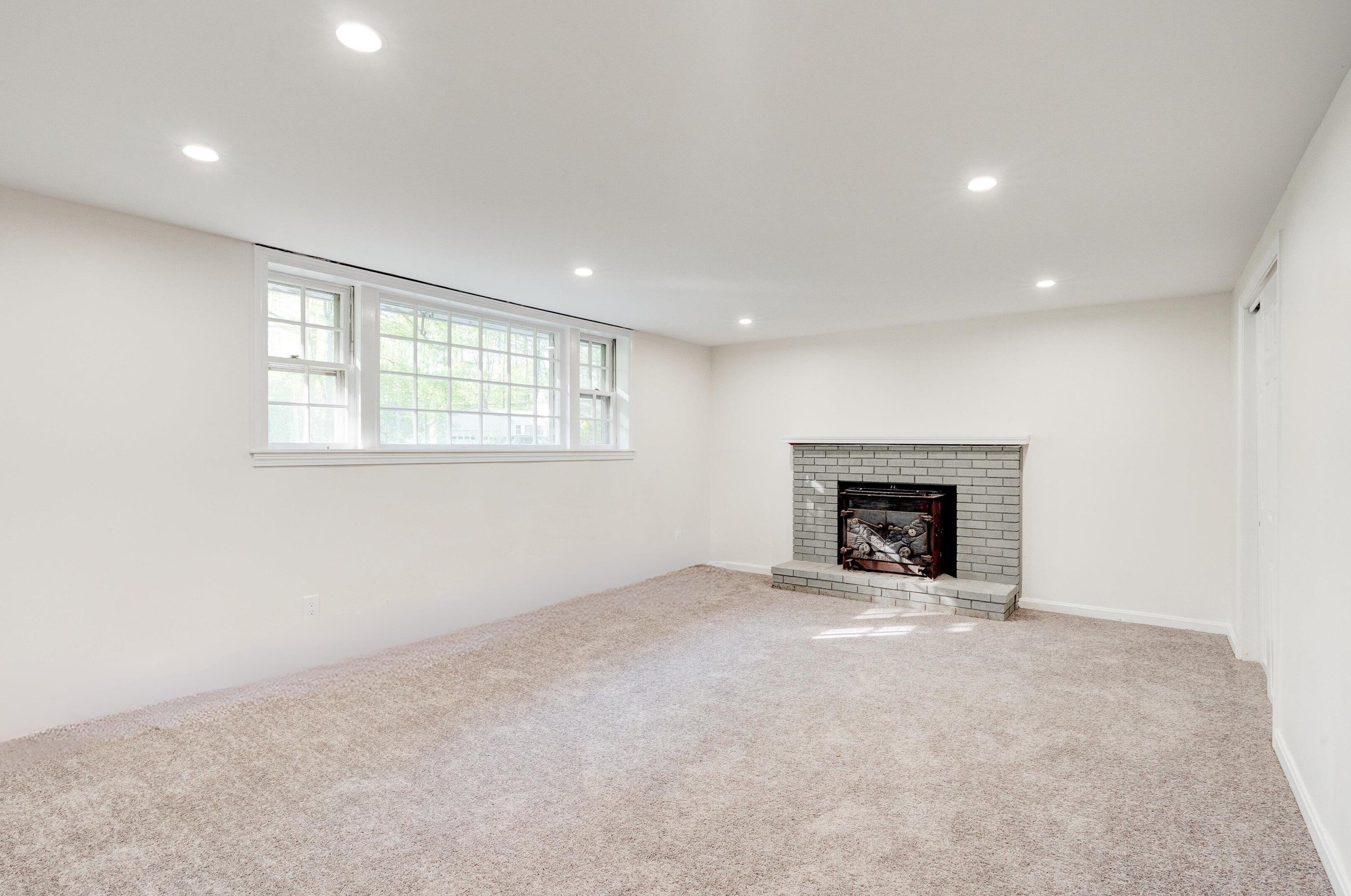 32 Valleyview Dr, Merrimack NH  03054-3103 exterior