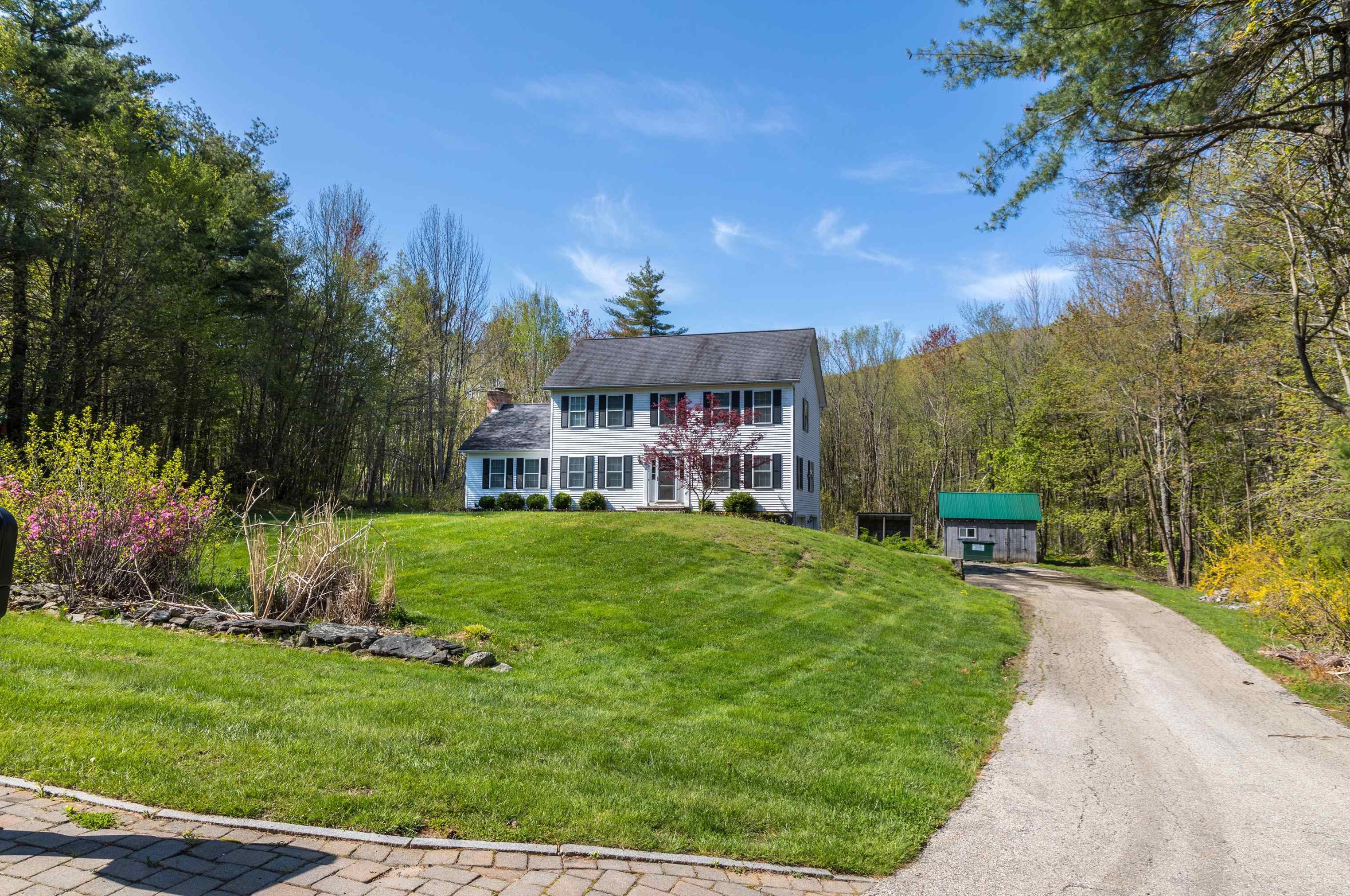 34 Nora Ct, New Ipswich NH 03071-3504 exterior