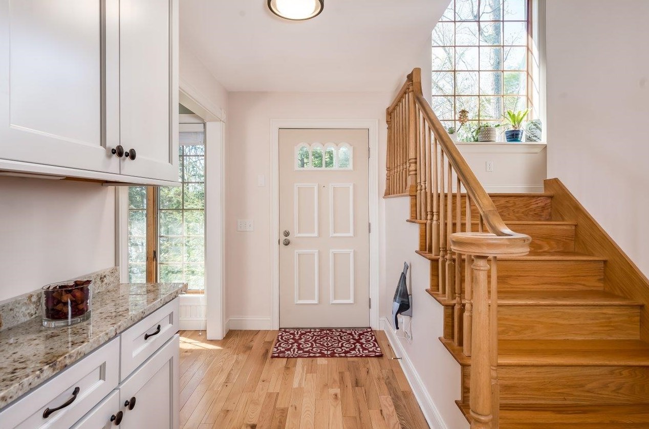 1 Ridge View Ln, Deerfield NH  03037-1141 exterior