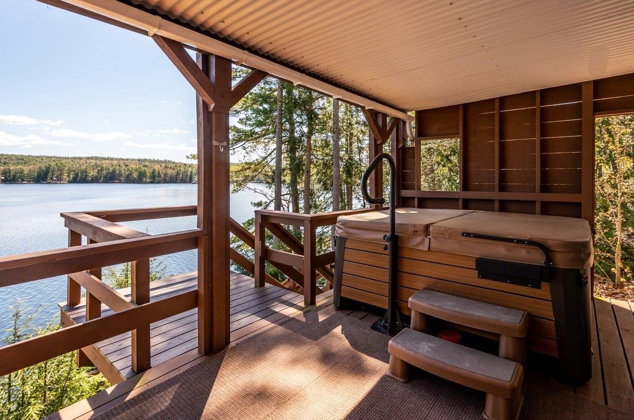 1 Ridge View Ln, Deerfield NH  03037-1141 exterior