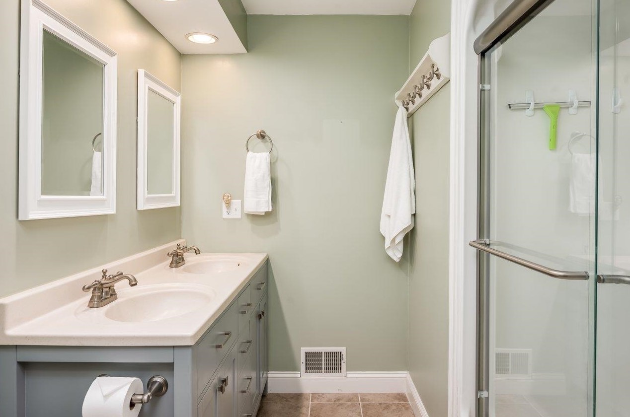 1 Ridge View Ln, Deerfield NH  03037-1141 exterior