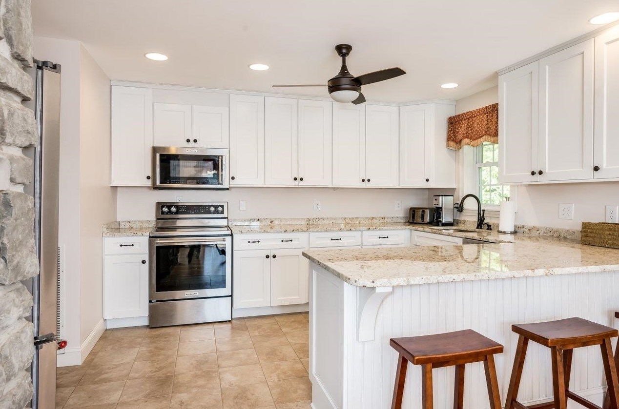 1 Ridge View Ln, Deerfield NH  03037-1141 exterior