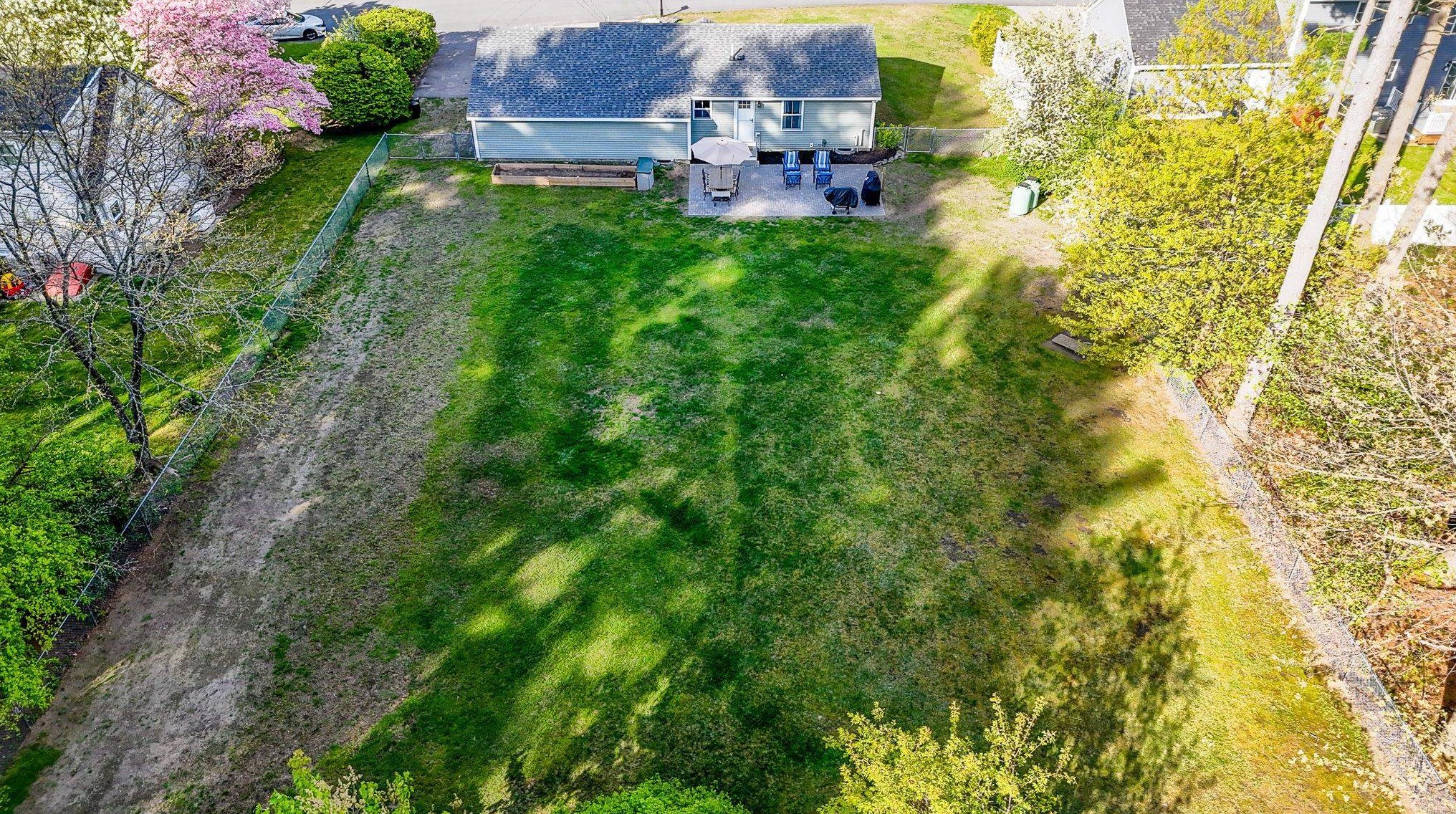 6 Bramble Dr, Nashua NH  03062-3106 exterior