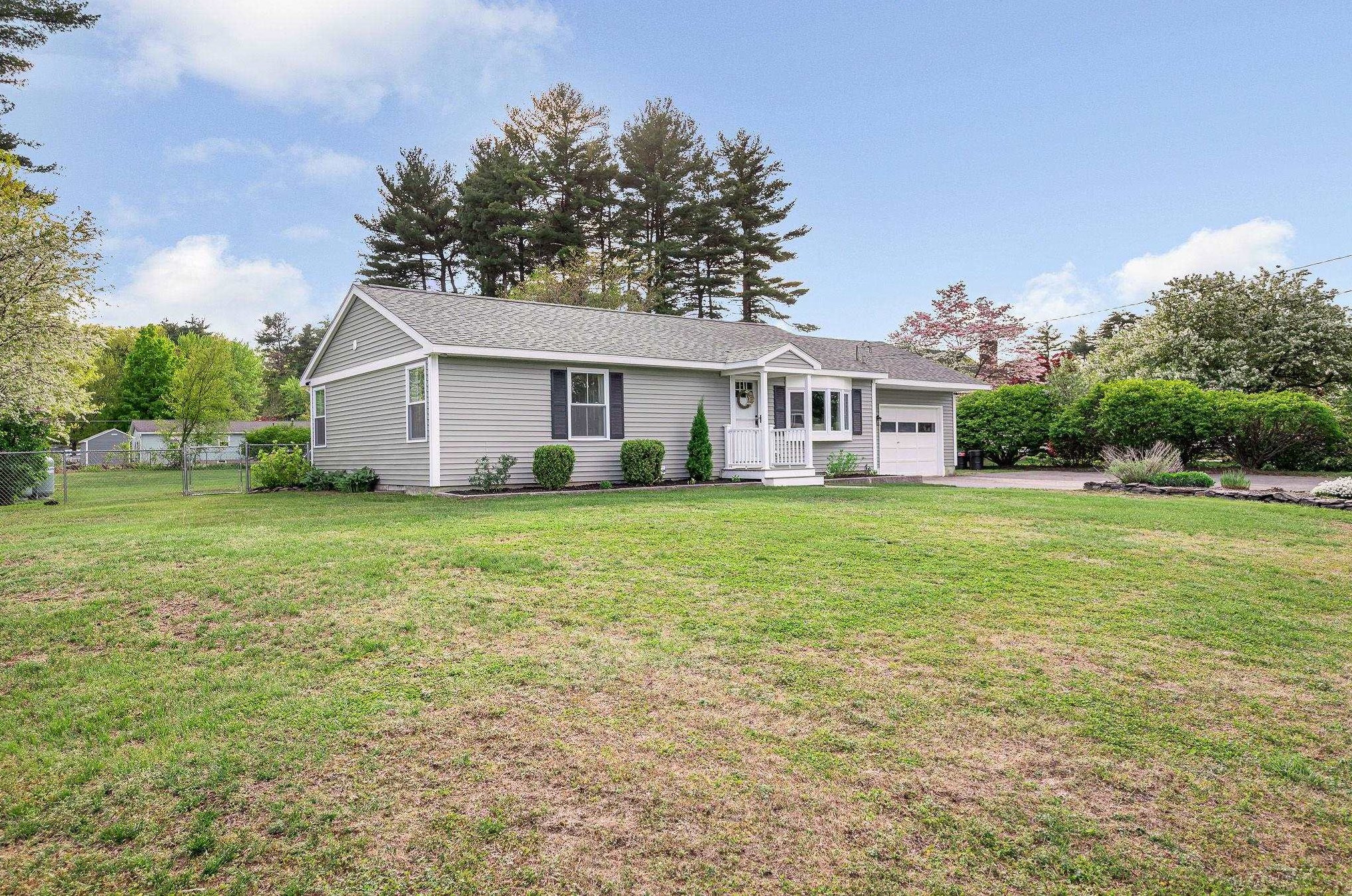 6 Bramble Dr, Nashua NH  03062-3106 exterior
