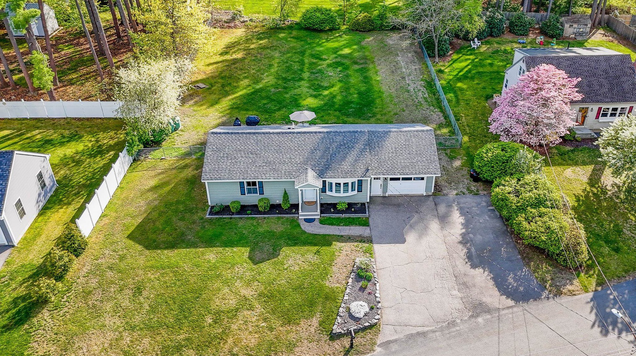 6 Bramble Dr, Nashua NH  03062-3106 exterior