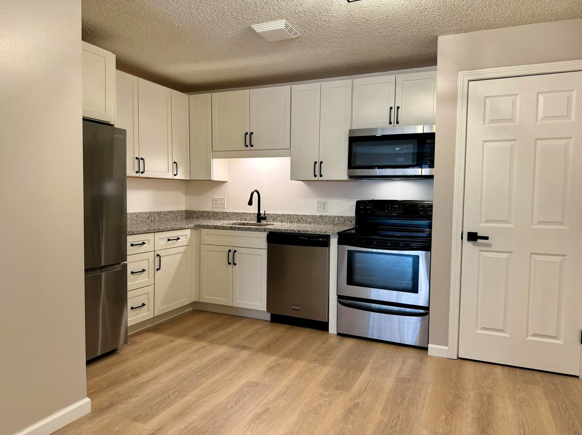 9 Northbrook Dr, Manchester, NH 03102-8540