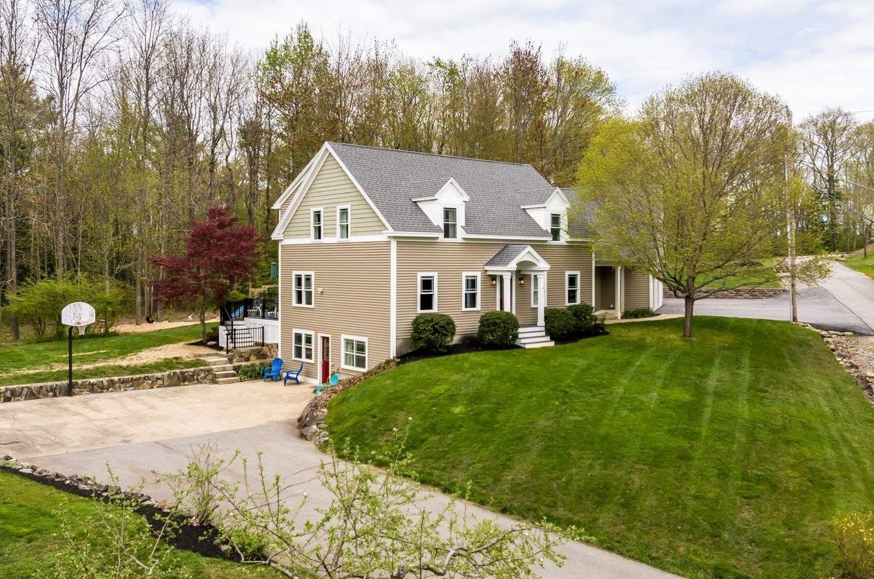 75 Chapman Dr, Rochester, NH 03839-4490