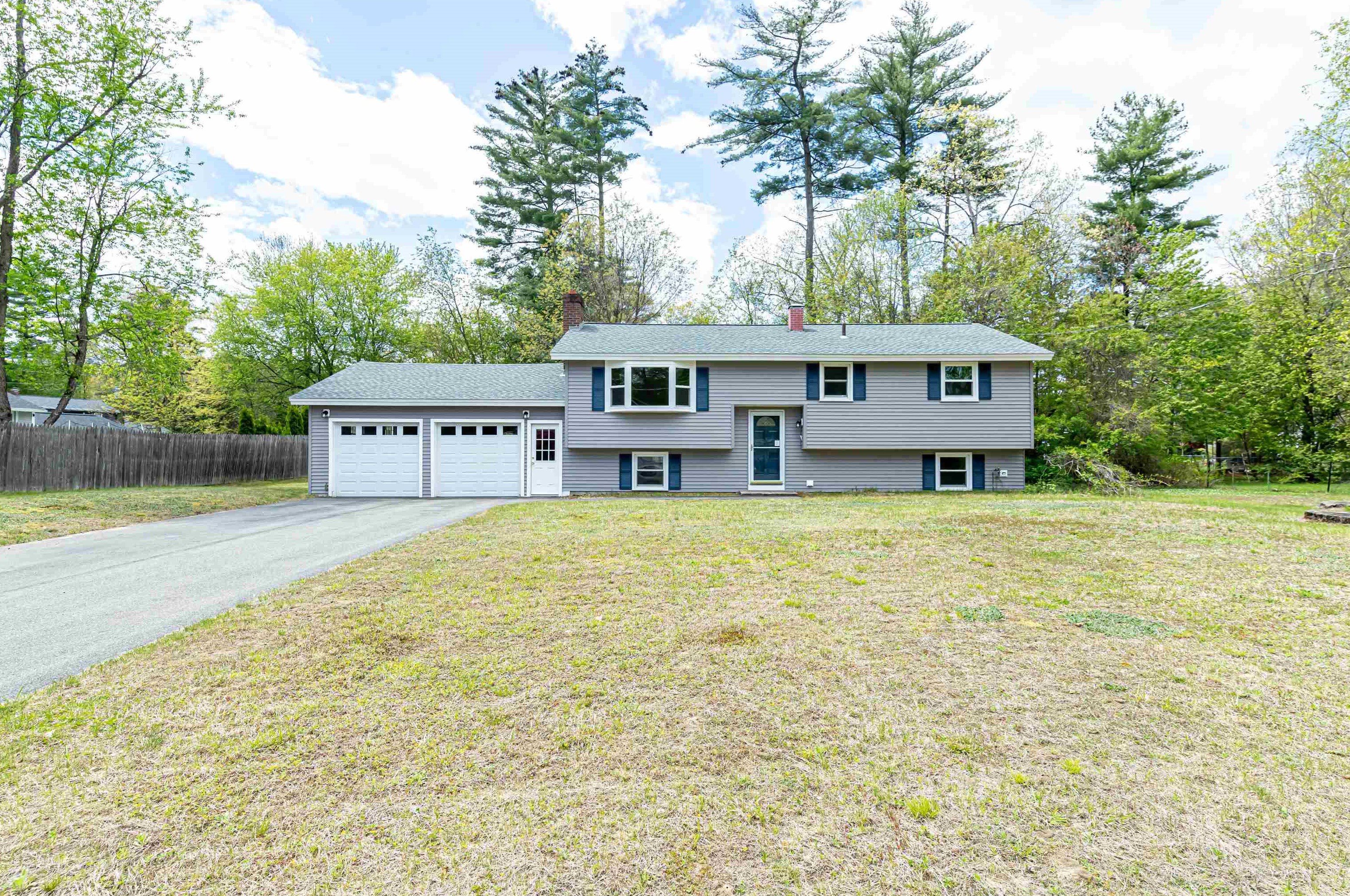 4 Fernwood Dr, Merrimack, NH 03054-3232