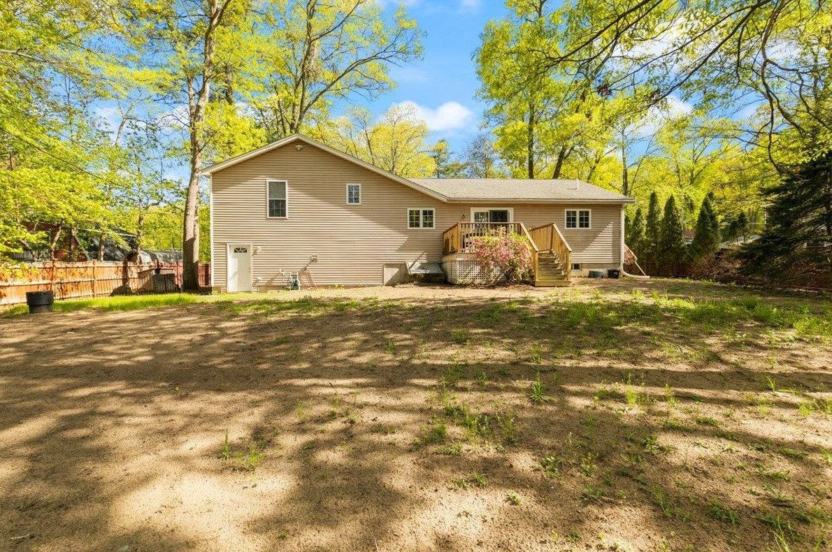 6 Hunt St, Salem NH 03079-1663 exterior