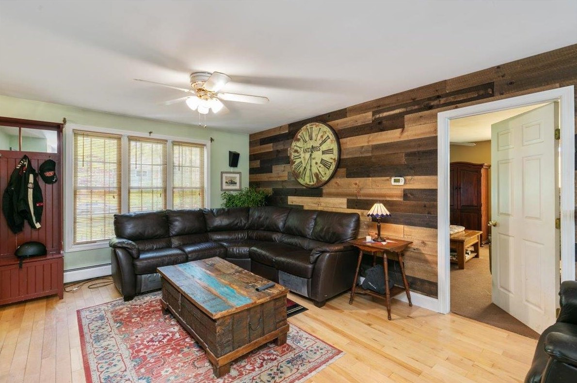 6 Hunt St, Salem NH 03079-1663 exterior