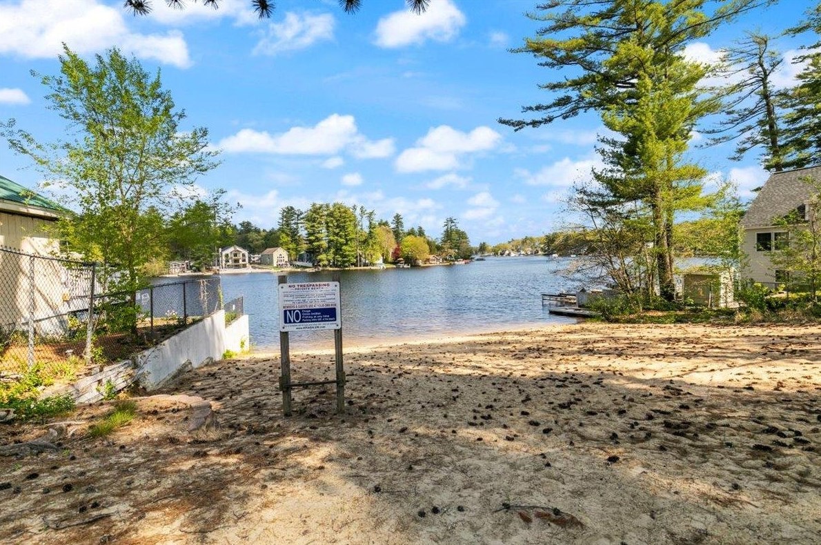 6 Hunt St, Salem NH 03079-1663 exterior