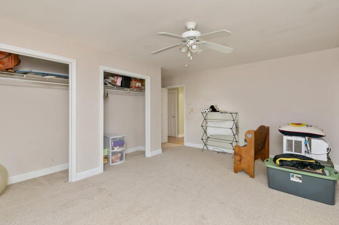 6 Hunt St, Salem NH 03079-1663 exterior