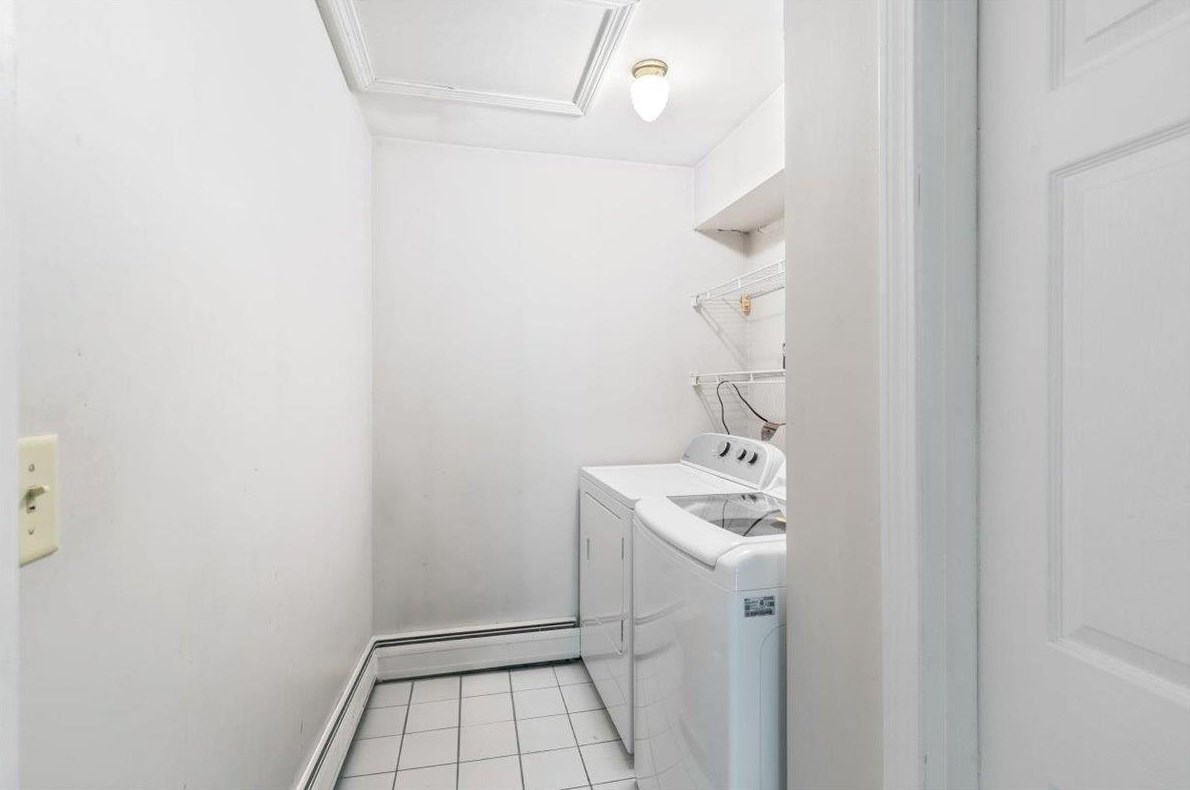 6 Hunt St, Salem NH 03079-1663 exterior